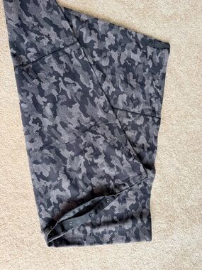 Lululemon Camo Snap Scarf – Black & Gray